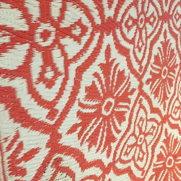 Patio Rug Waterproof & reversible 5 x 7 - Picture 2 of 2